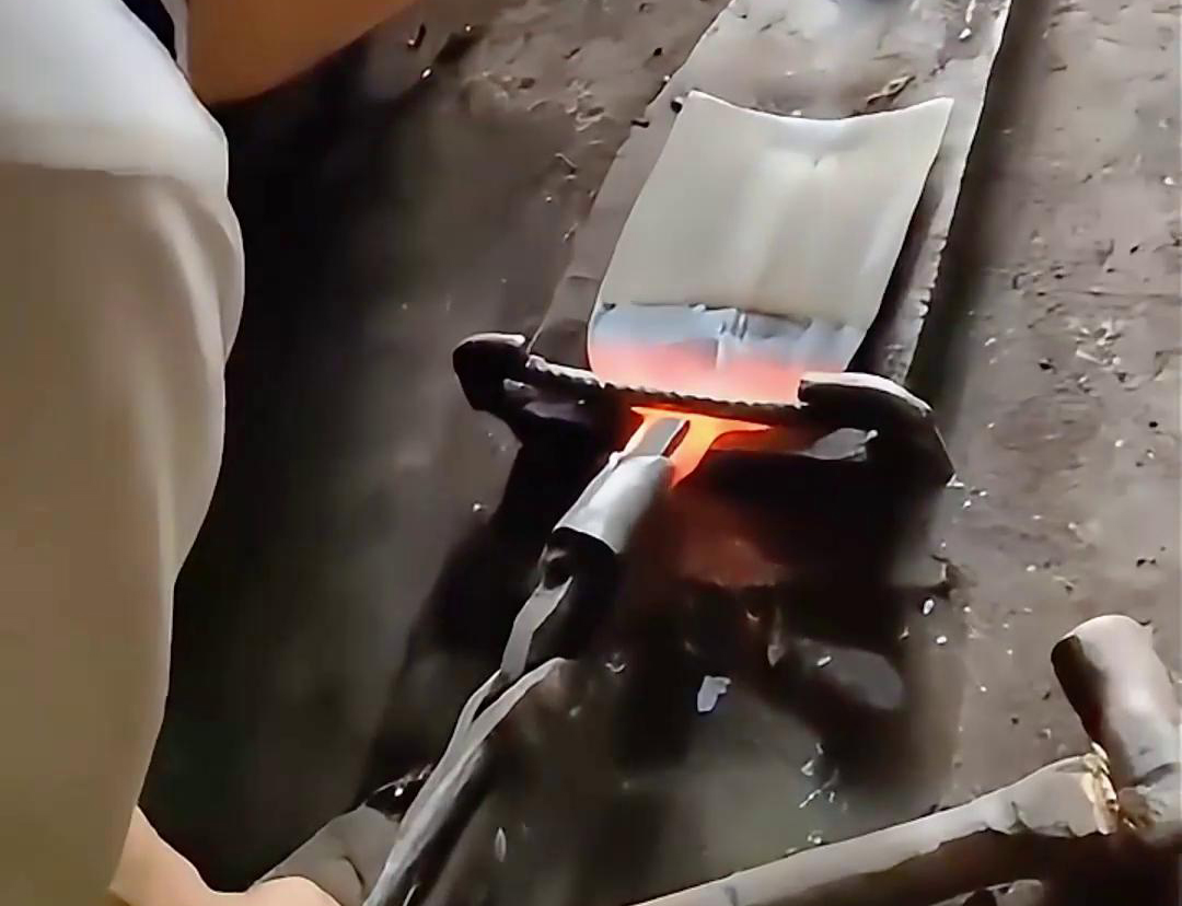 超音頻感應加熱設備在金屬退火處理，尤其是鐵匠加熱淬火退火工藝中的應用