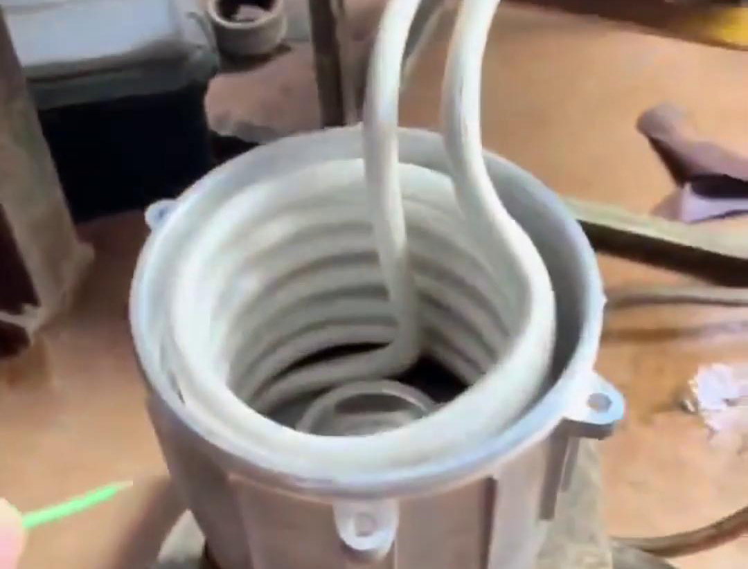 使用高頻機(jī)進(jìn)行電機(jī)熱套的優(yōu)點(diǎn)在于加熱速度快、溫度控制準(zhǔn)確、對(duì)材料影響小等