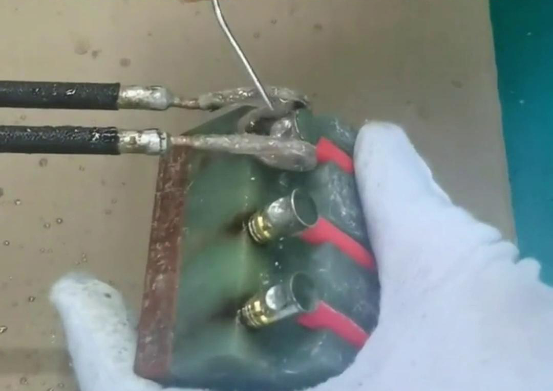 采用超高頻釬焊電線與銅端子的釬焊，這樣有效保障了其品質(zhì)，杜絕了虛焊假焊等因素