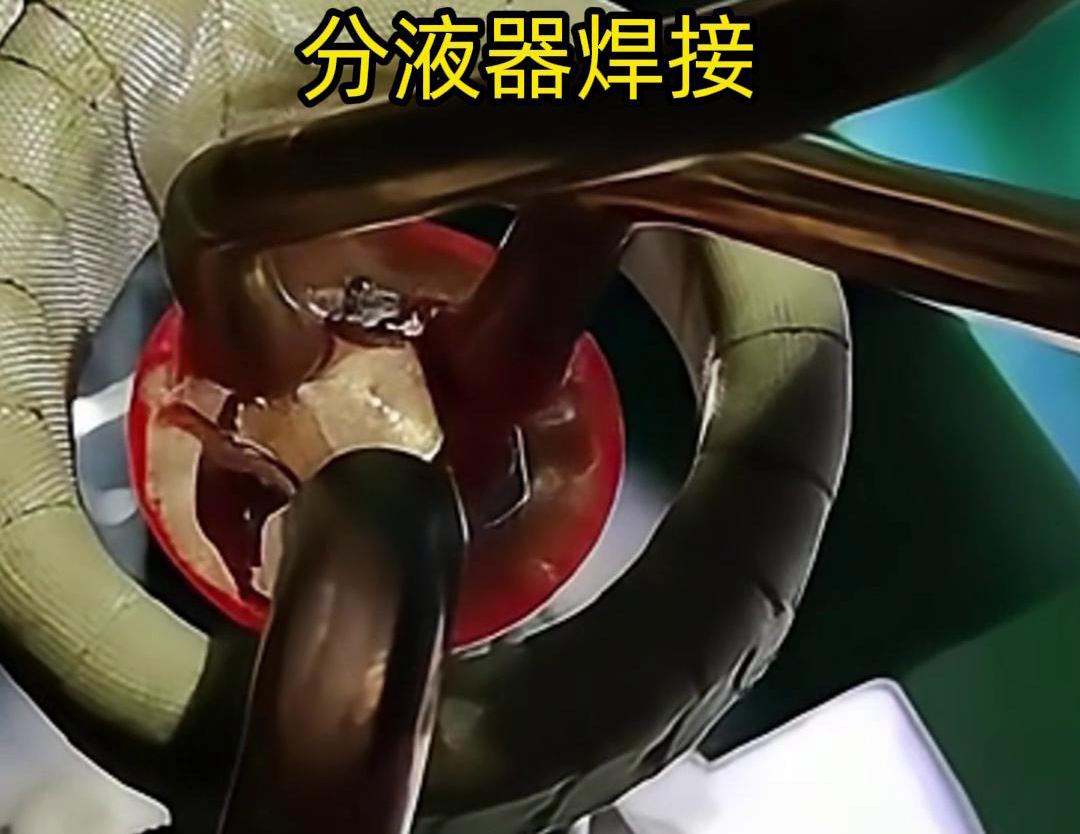 分液器銅管的高頻焊接是一種利用高頻電流在工件中產(chǎn)生熱效應(yīng)，使接觸部位熔化，形成永久連接的工藝